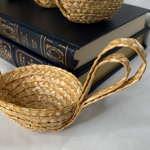 Set of 5 vintage straw chicken shaped Easter Egg egg cups / holders / cozy - Picture 8 of 14